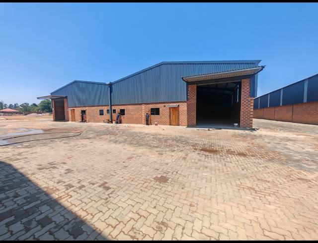 1,632M² WAREHOUSE TO LET IN AEROTON